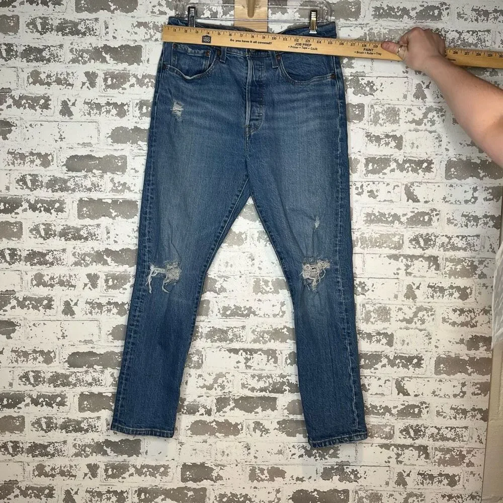 Levi’s | women curvy denim distressed jeans